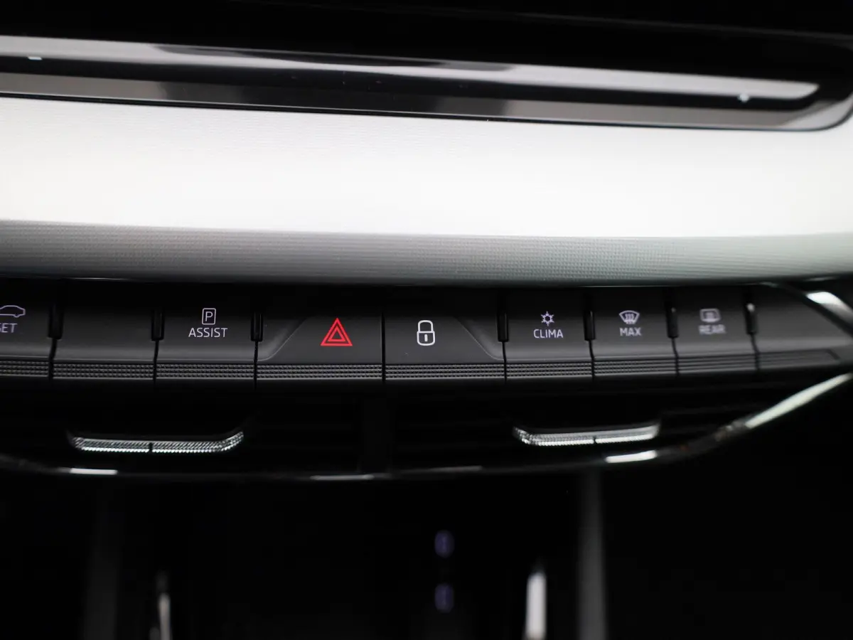 1.5 e-TSI Business Edition Plus | Apple Carplay / Android Auto | Stoelverwarming | Parkeersensoren | Lichtmetalen Velgen |