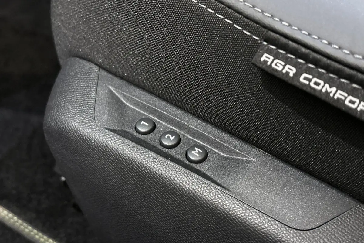1.6 HYbrid 225 GT Pano FOCAL Massage 360 Camera Night Vision