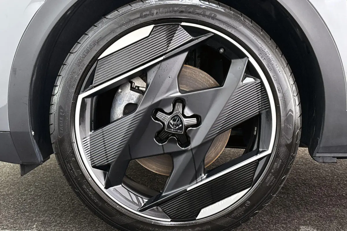 1.6 HYbrid 225 GT Pano FOCAL Massage 360 Camera Night Vision