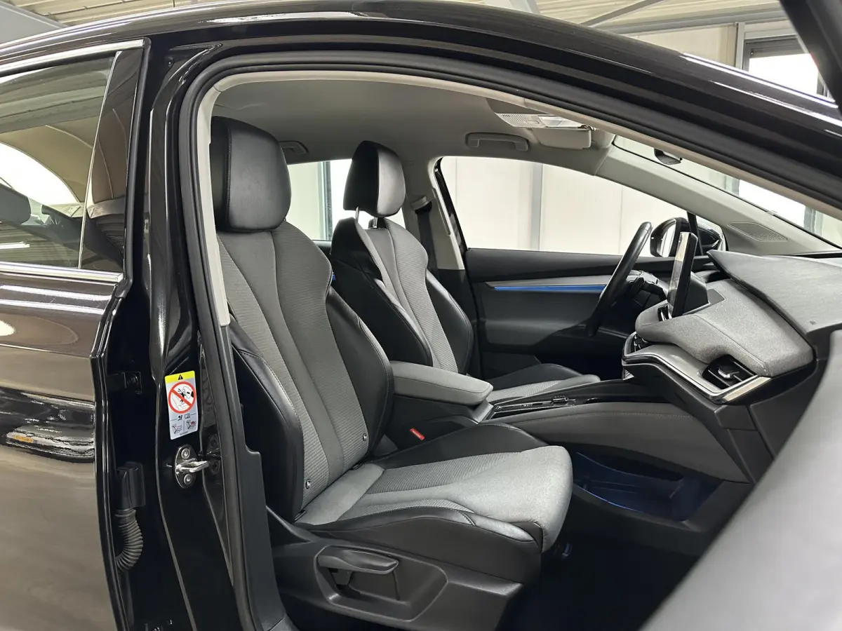 60 | Matrix (Crystal Lighting) | Camera | Keyless | Carplay | Navi