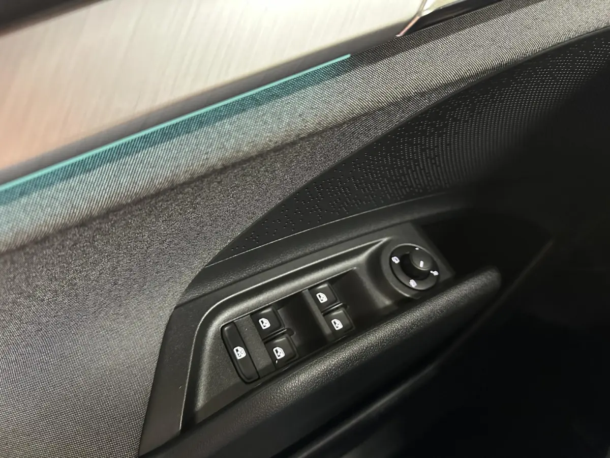 60 | Matrix (Crystal Lighting) | Camera | Keyless | Carplay | Navi