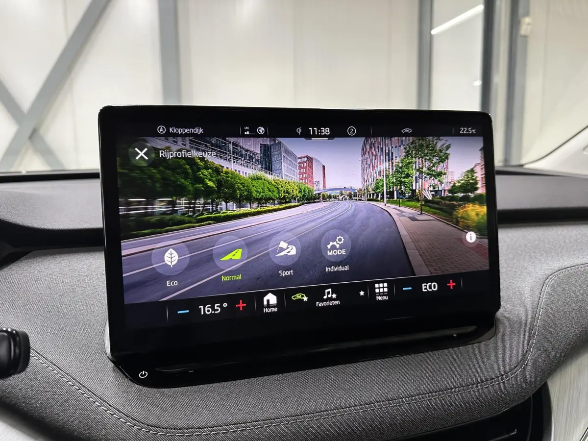 60 | Matrix (Crystal Lighting) | Camera | Keyless | Carplay | Navi