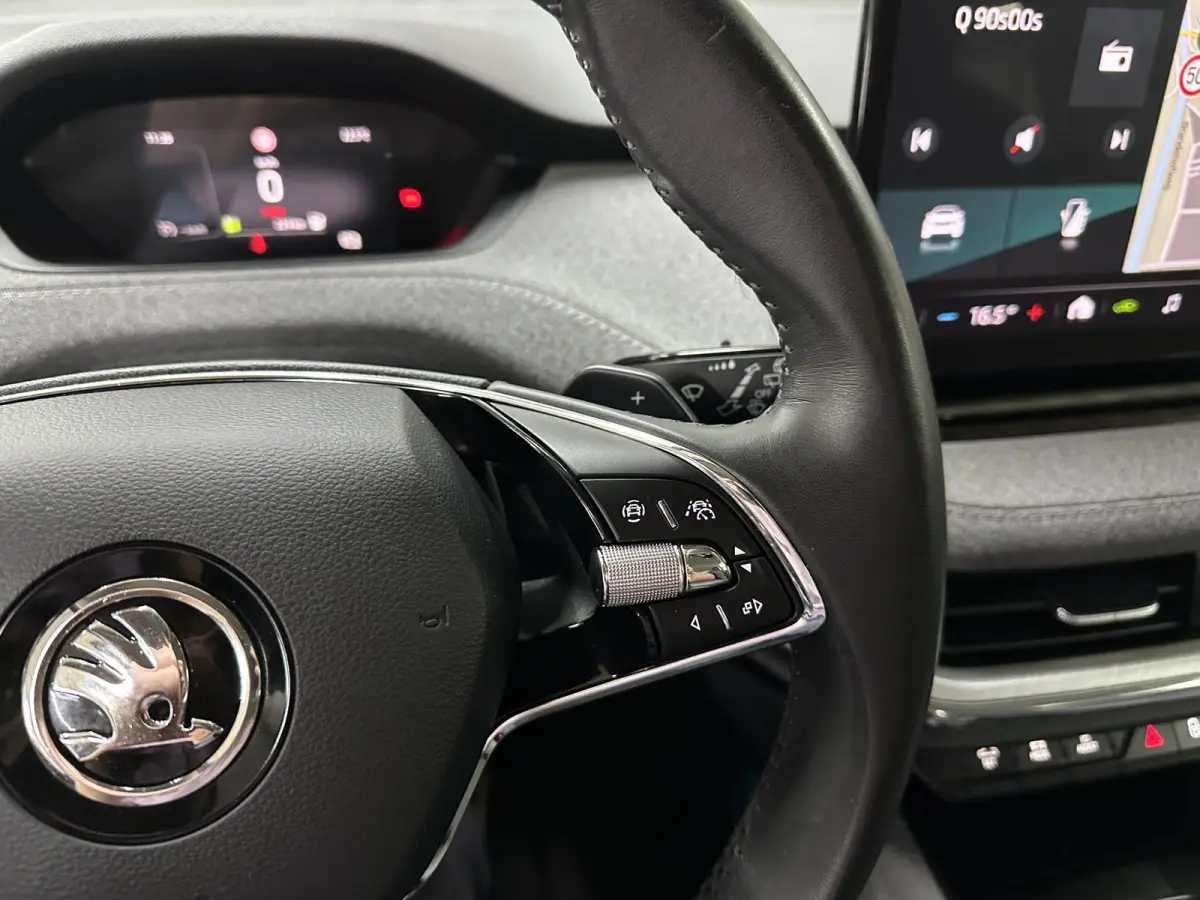 60 | Matrix (Crystal Lighting) | Camera | Keyless | Carplay | Navi