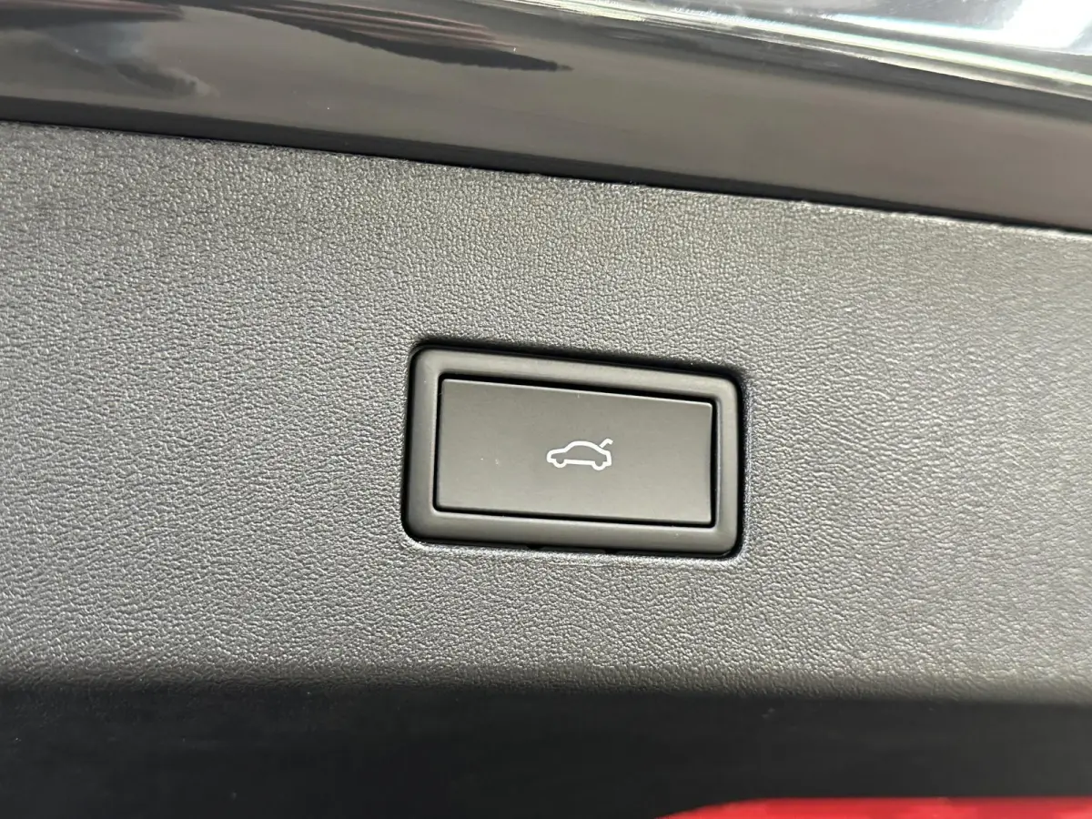 1.5 eHybrid R-Line | Trekhaak-pakket | Navigatie-pakket | Stoel- & stuurverwarming