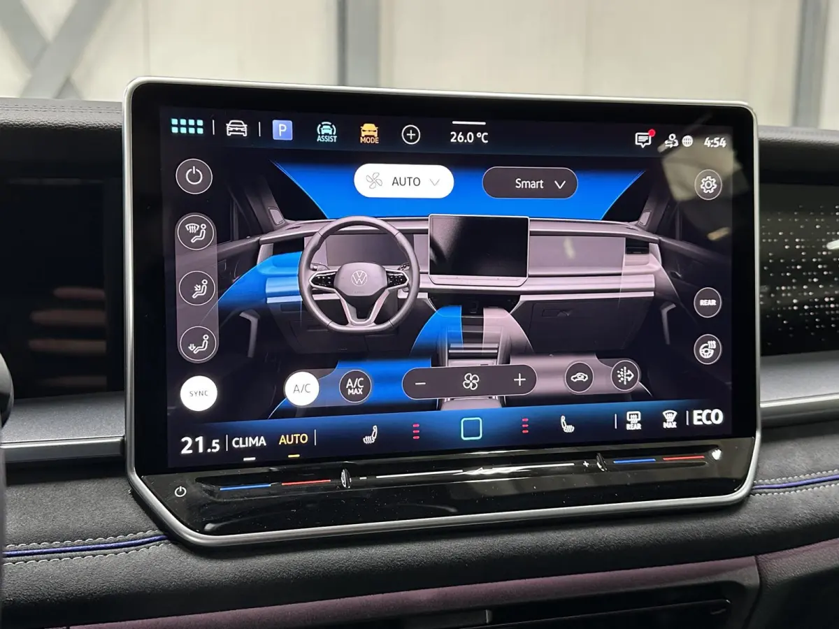 1.5 eHybrid R-Line | Trekhaak-pakket | Navigatie-pakket | Stoel- & stuurverwarming