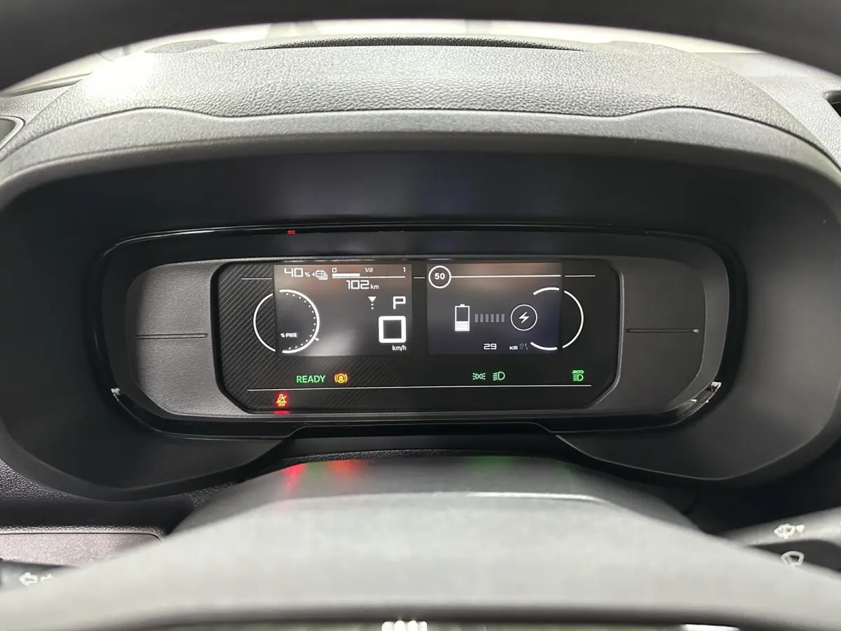 Challenger (L2) 50 kWh 136pk | 3pers. | Laadvloer | 3-fase(11kw) | Multimediascherm groot |