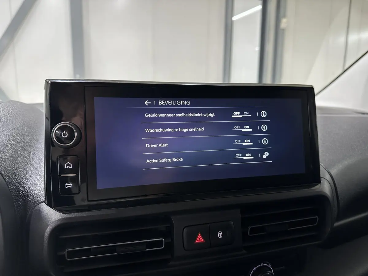Challenger (L2) 50 kWh 136pk | 3pers. | Laadvloer | 3-fase(11kw) | Multimediascherm groot |