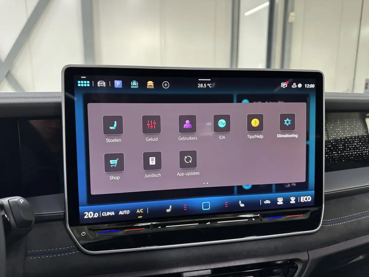 1.5 eHybrid R-Line Edition 272pk | Groot scherm | Trekhaak | Pano | 360 camera | Black-style | Head-up | IQ-Light | Massage