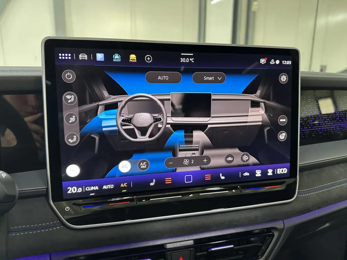 1.5 eHybrid R-Line Edition 272pk | Groot scherm | Trekhaak | Pano | 360 camera | Black-style | Head-up | IQ-Light | Massage