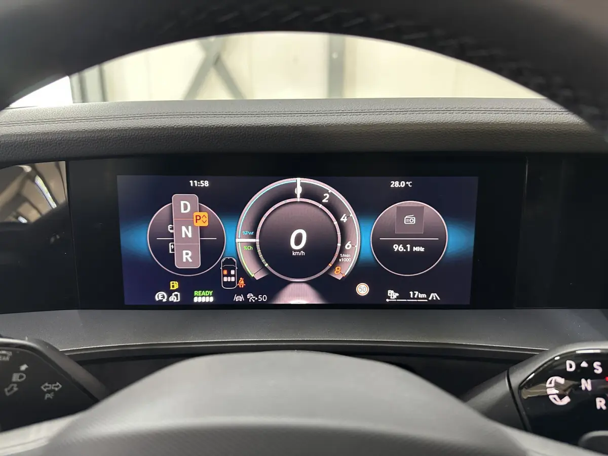 1.5 eHybrid R-Line Edition 272pk | Groot scherm | Trekhaak | Pano | 360 camera | Black-style | Head-up | IQ-Light | Massage