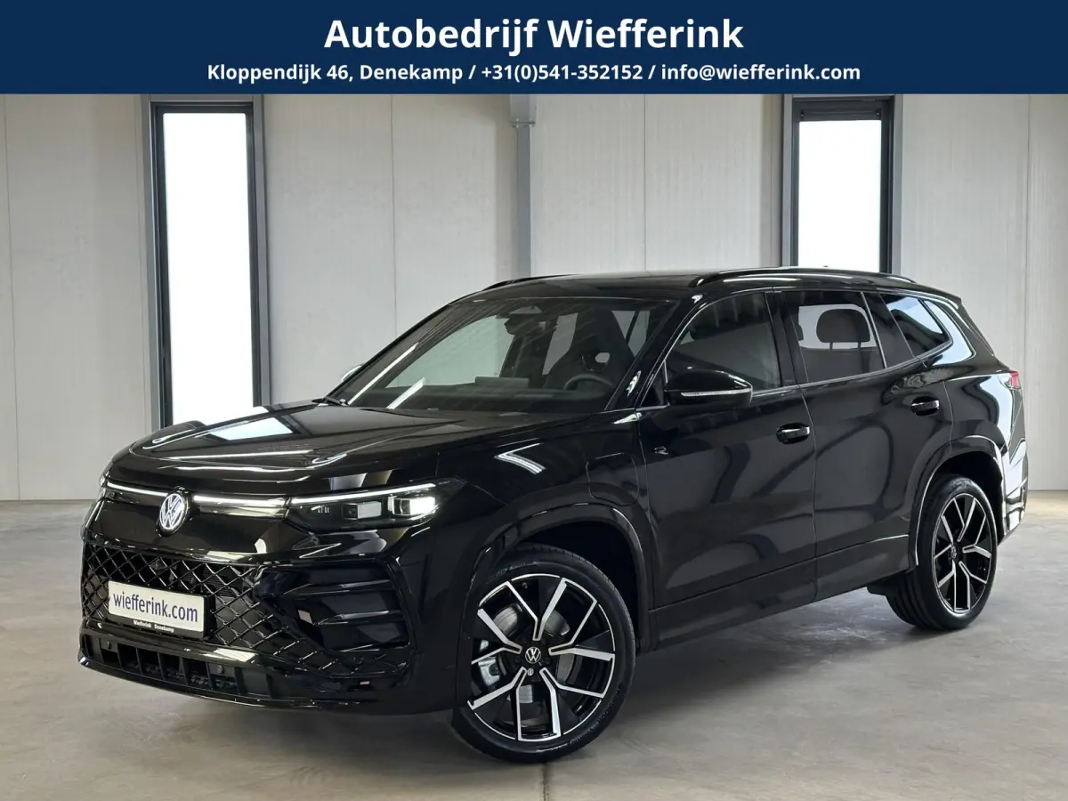 1.5 eHybrid R-Line Edition 272pk | Groot scherm | Trekhaak | Pano | 360 camera | Black-style | Head-up | IQ-Light | Massage
