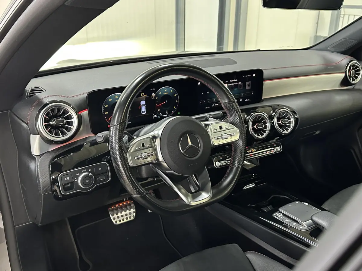 200 AMG Line | Pano | El. stoelen | LED |