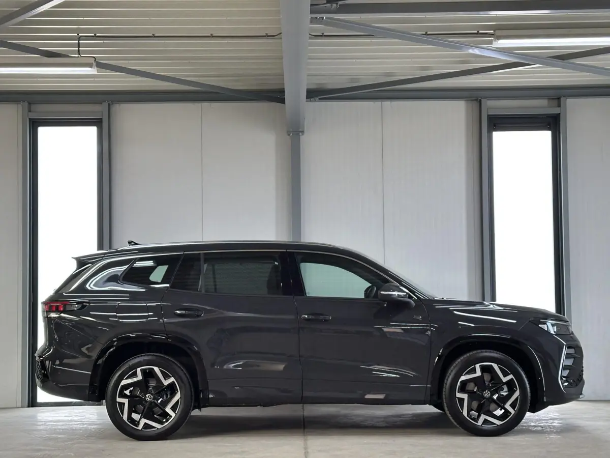1.5 eHybrid R-Line | Trekhaak-pakket | Navigatie-pakket | Stoel- & stuurverwarming