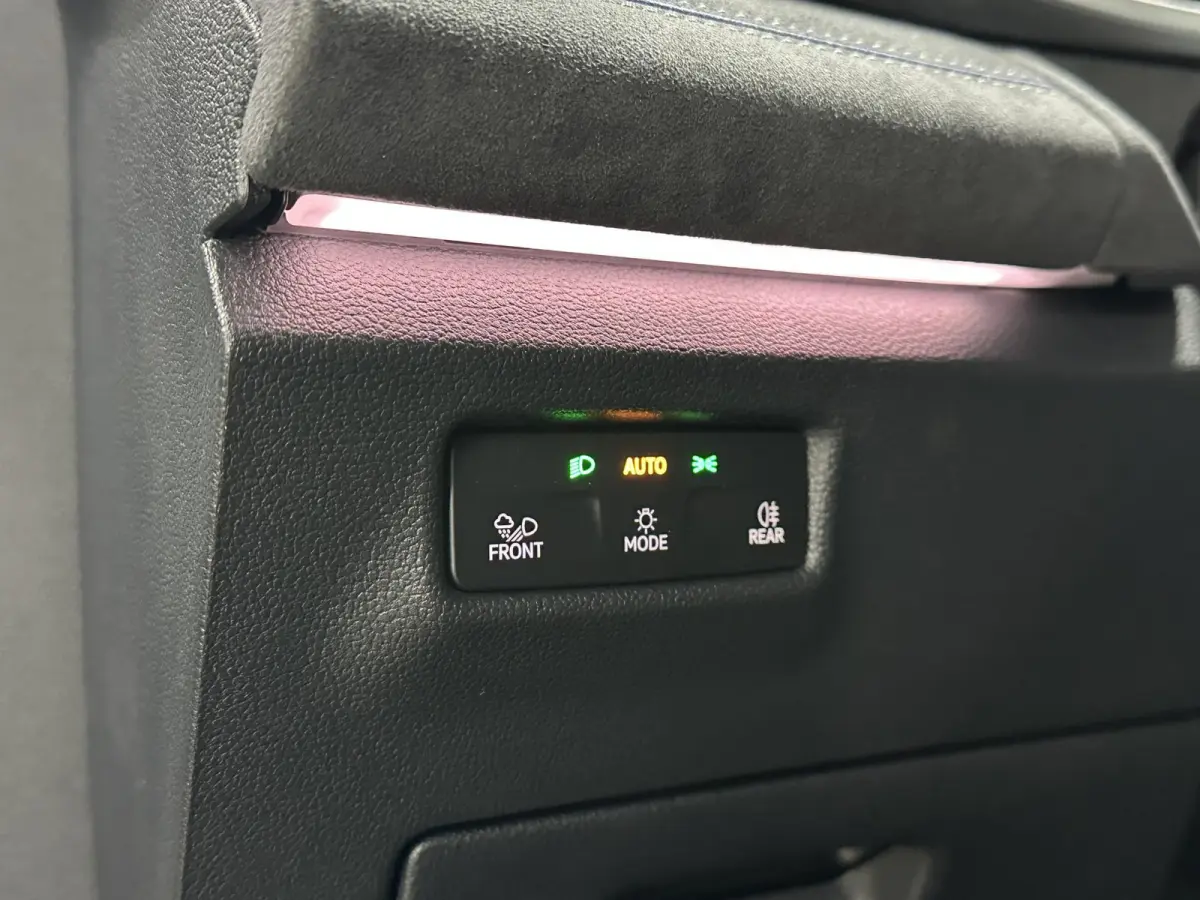 1.5 eHybrid R-Line | Trekhaak-pakket | Navigatie-pakket | Stoel- & stuurverwarming