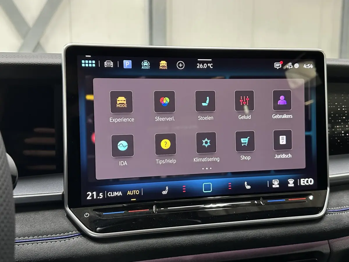 1.5 eHybrid R-Line | Trekhaak-pakket | Navigatie-pakket | Stoel- & stuurverwarming