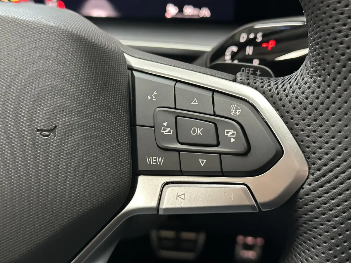1.5 eHybrid R-Line | Trekhaak-pakket | Navigatie-pakket | Stoel- & stuurverwarming