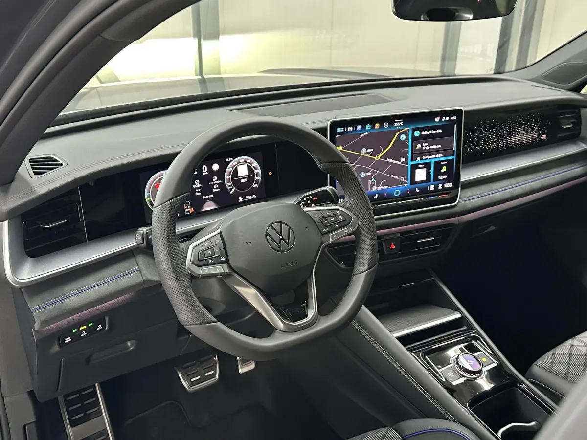 1.5 eHybrid R-Line | Trekhaak-pakket | Navigatie-pakket | Stoel- & stuurverwarming