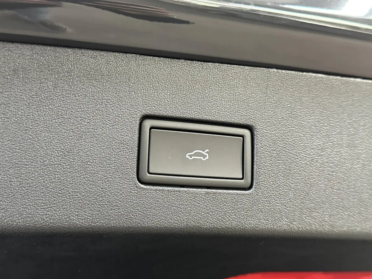 1.5 eHybrid R-Line | Trekhaak-pakket | Navigatie-pakket | Stoel- & stuurverwarming