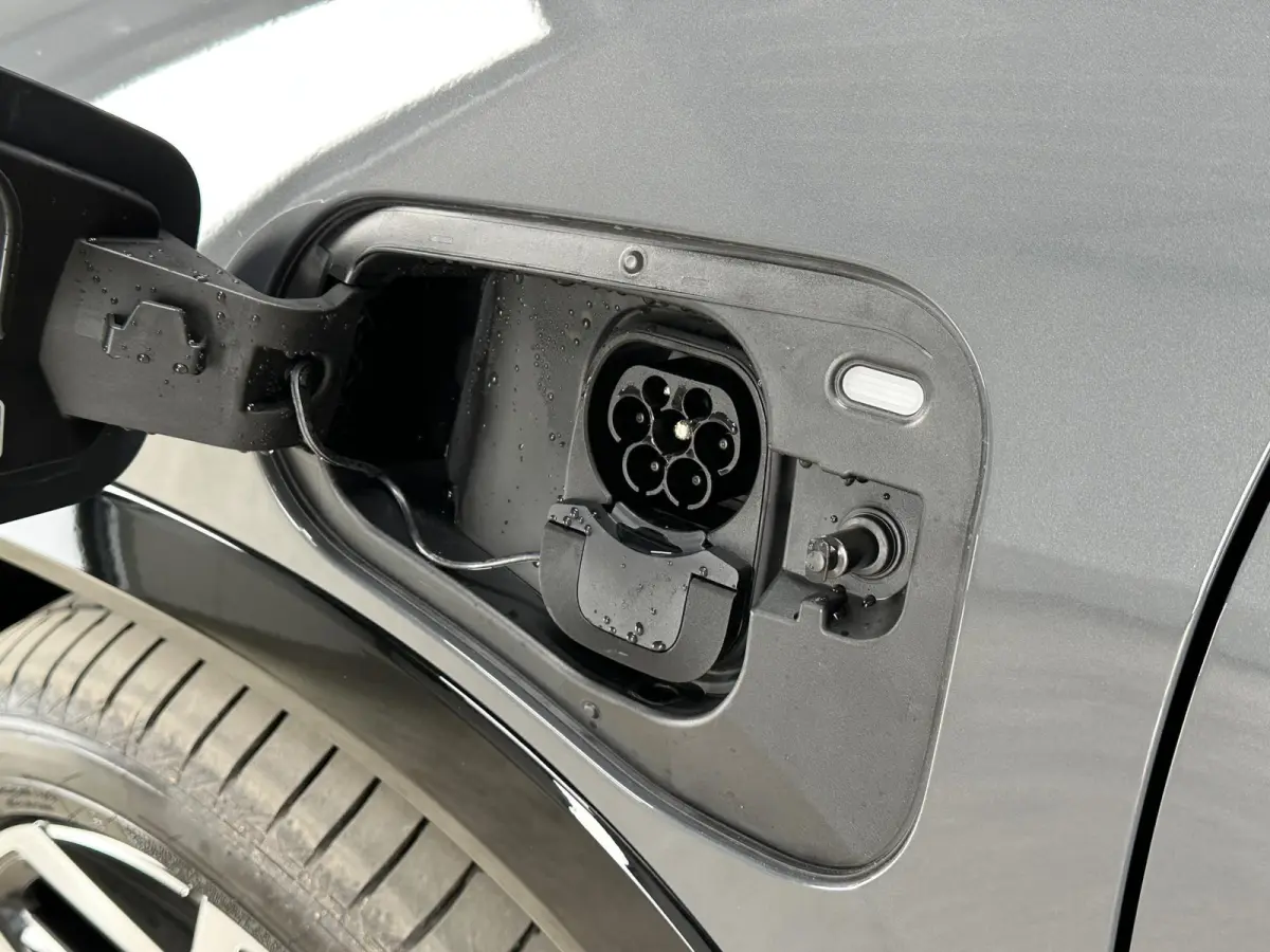 1.5 eHybrid R-Line | Trekhaak-pakket | Navigatie-pakket | Stoel- & stuurverwarming