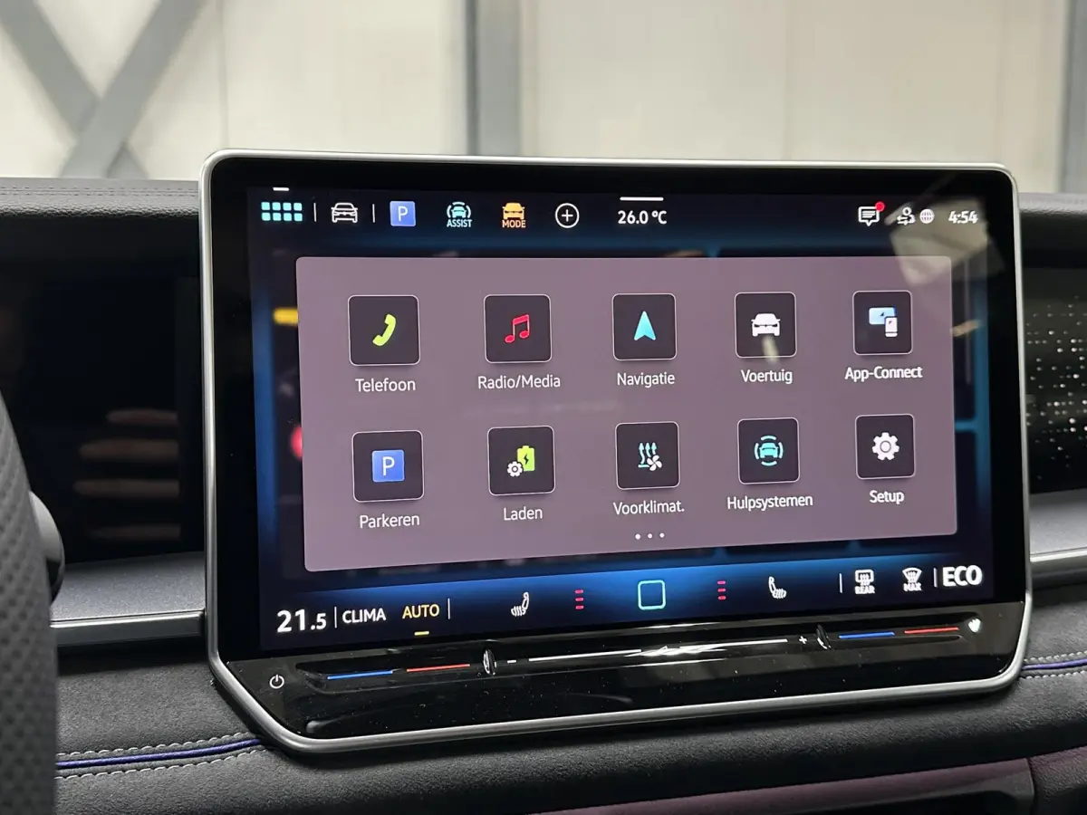 1.5 eHybrid R-Line | Trekhaak-pakket | Navigatie-pakket | Stoel- & stuurverwarming