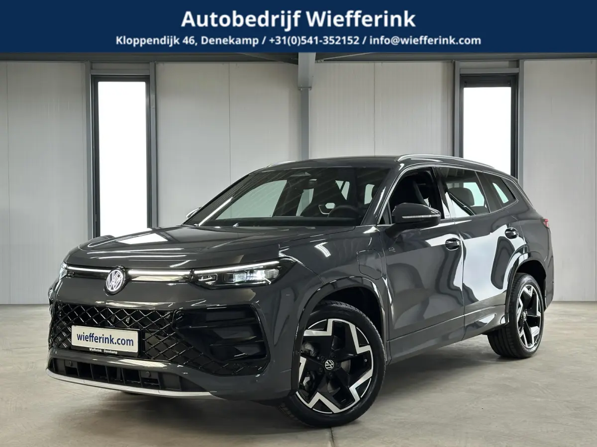 1.5 eHybrid R-Line | Trekhaak-pakket | Navigatie-pakket | Stoel- & stuurverwarming