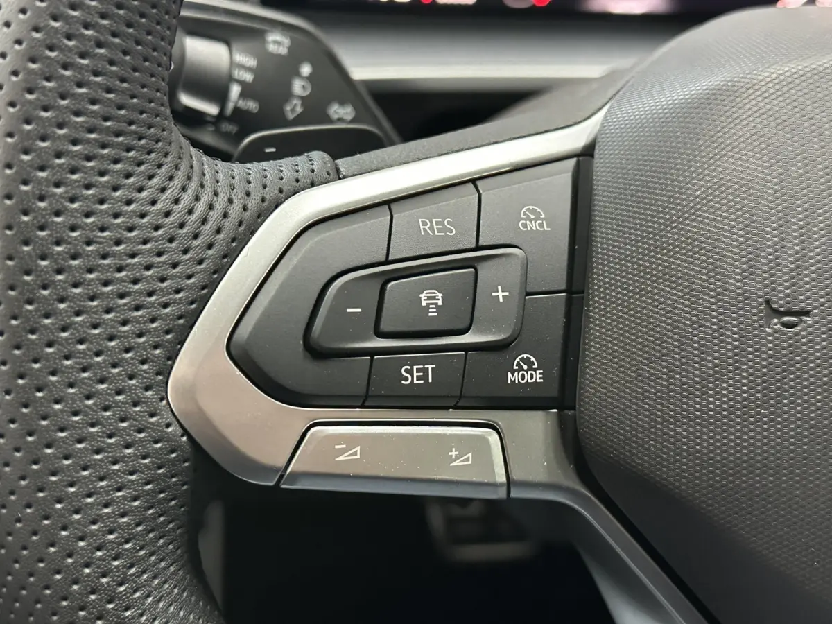 1.5 eHybrid R-Line | Trekhaak-pakket | Navigatie-pakket | Stoel- & stuurverwarming