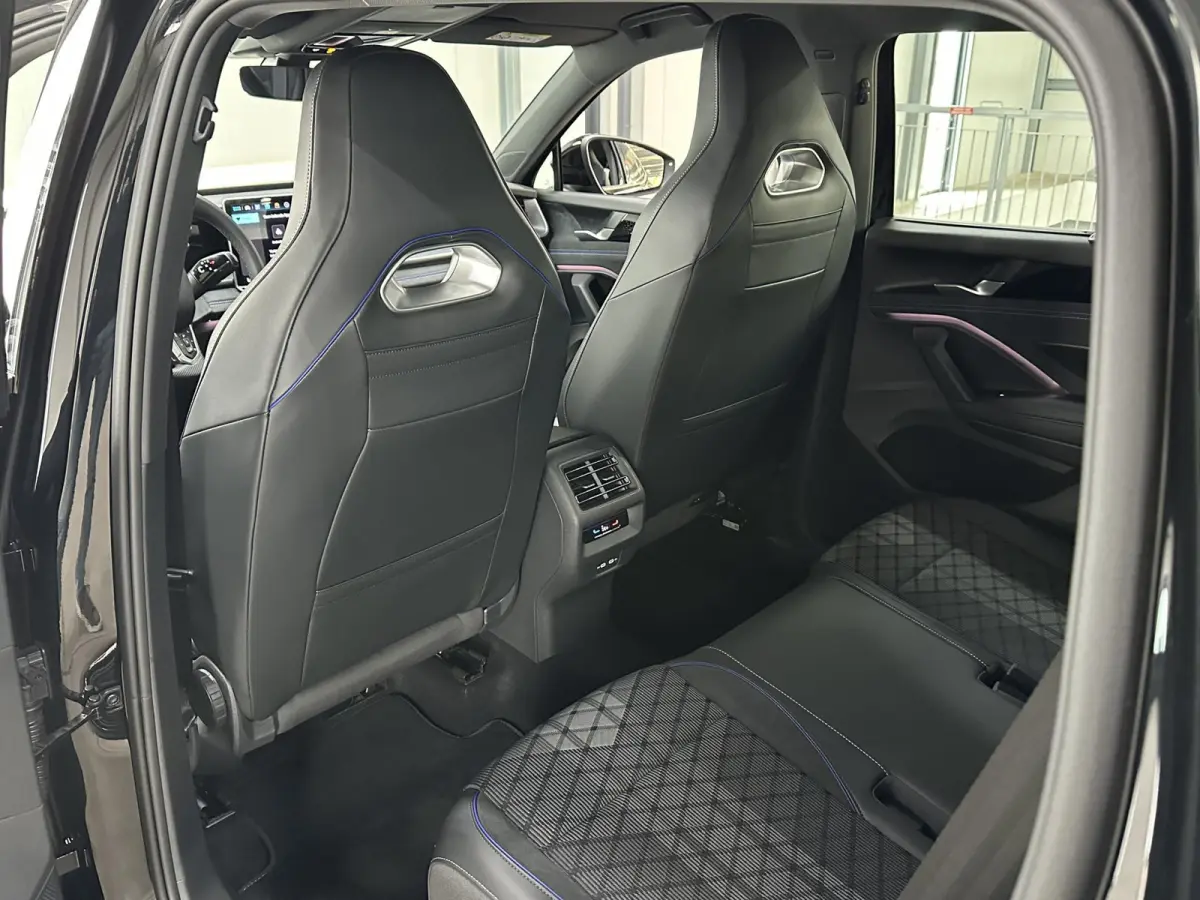1.5 eHybrid R-Line | Trekhaak-pakket | Navigatie-pakket | Stoel- & stuurverwarming