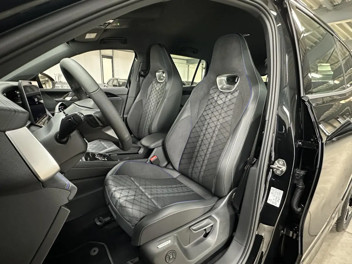 1.5 eHybrid R-Line | Trekhaak-pakket | Navigatie-pakket | Stoel- & stuurverwarming