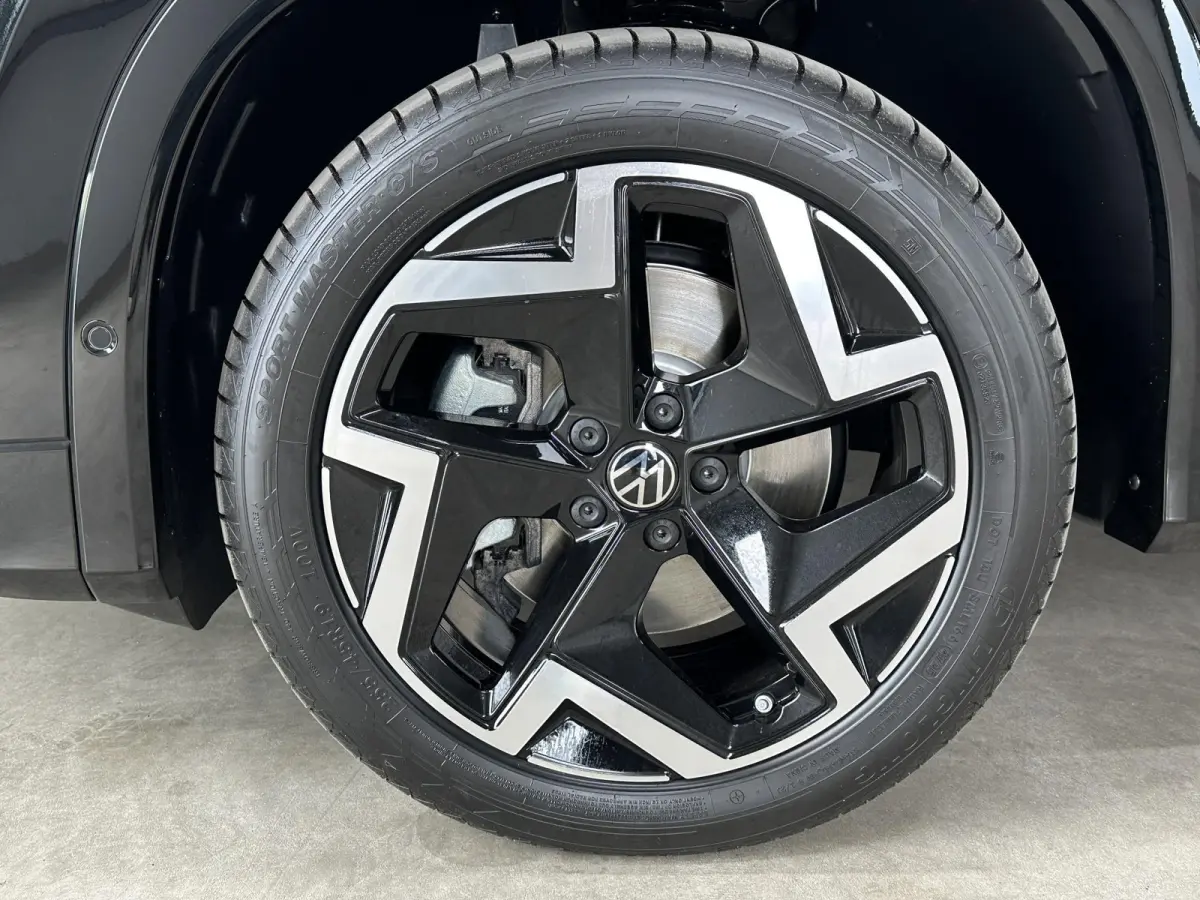 1.5 eHybrid R-Line | Trekhaak-pakket | Navigatie-pakket | Stoel- & stuurverwarming