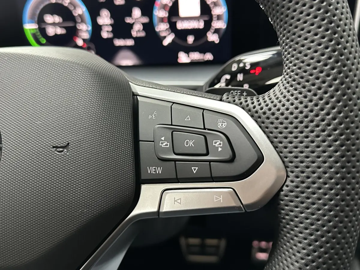 1.5 eHybrid R-Line | Trekhaak-pakket | Navigatie-pakket | Stoel- & stuurverwarming
