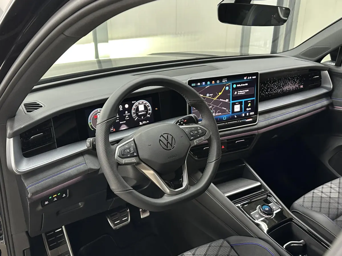 1.5 eHybrid R-Line | Trekhaak-pakket | Navigatie-pakket | Stoel- & stuurverwarming