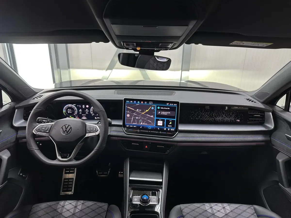 1.5 eHybrid R-Line | Trekhaak-pakket | Navigatie-pakket | Stoel- & stuurverwarming