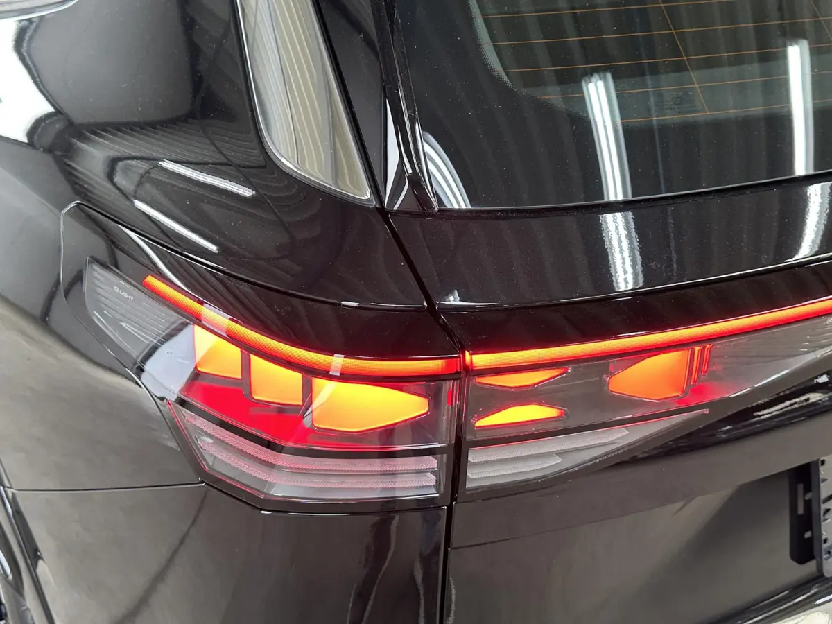 1.5 eHybrid R-Line | Trekhaak-pakket | Navigatie-pakket | Stoel- & stuurverwarming