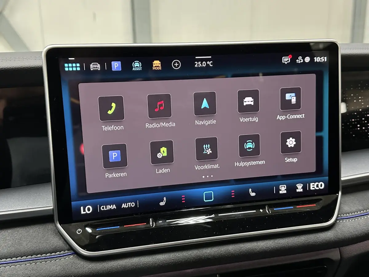 1.5 eHybrid R-Line | Trekhaak-pakket | Navigatie-pakket | Stoel- & stuurverwarming