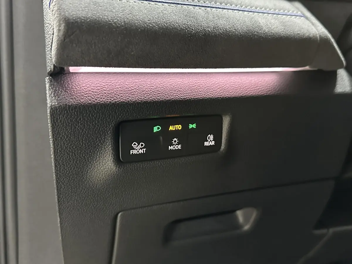 1.5 eHybrid R-Line | Trekhaak-pakket | Navigatie-pakket | Stoel- & stuurverwarming