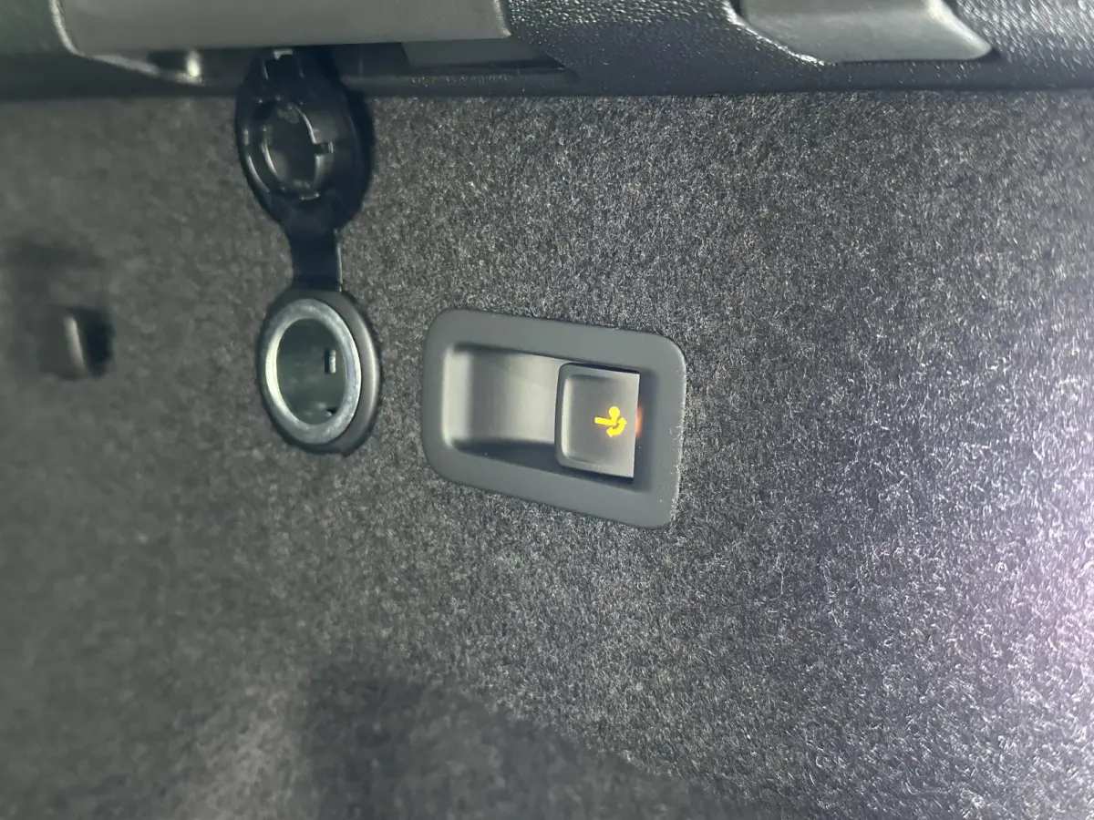 1.5 eHybrid R-Line | Trekhaak-pakket | Navigatie-pakket | Stoel- & stuurverwarming
