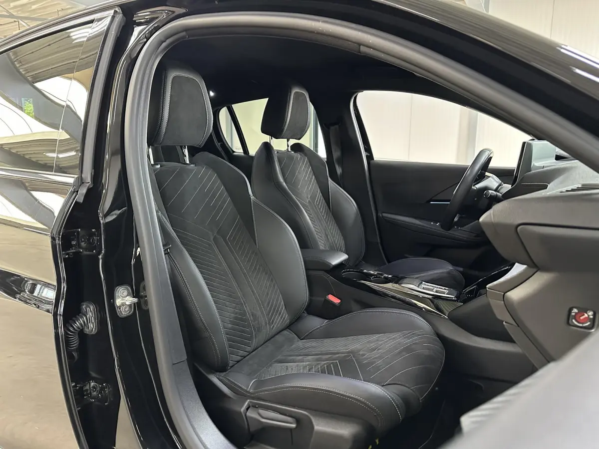 EV GT 51 kWh 157pk | Warmtepomp | Vision pack | Alcantara pack | Navigatie pack