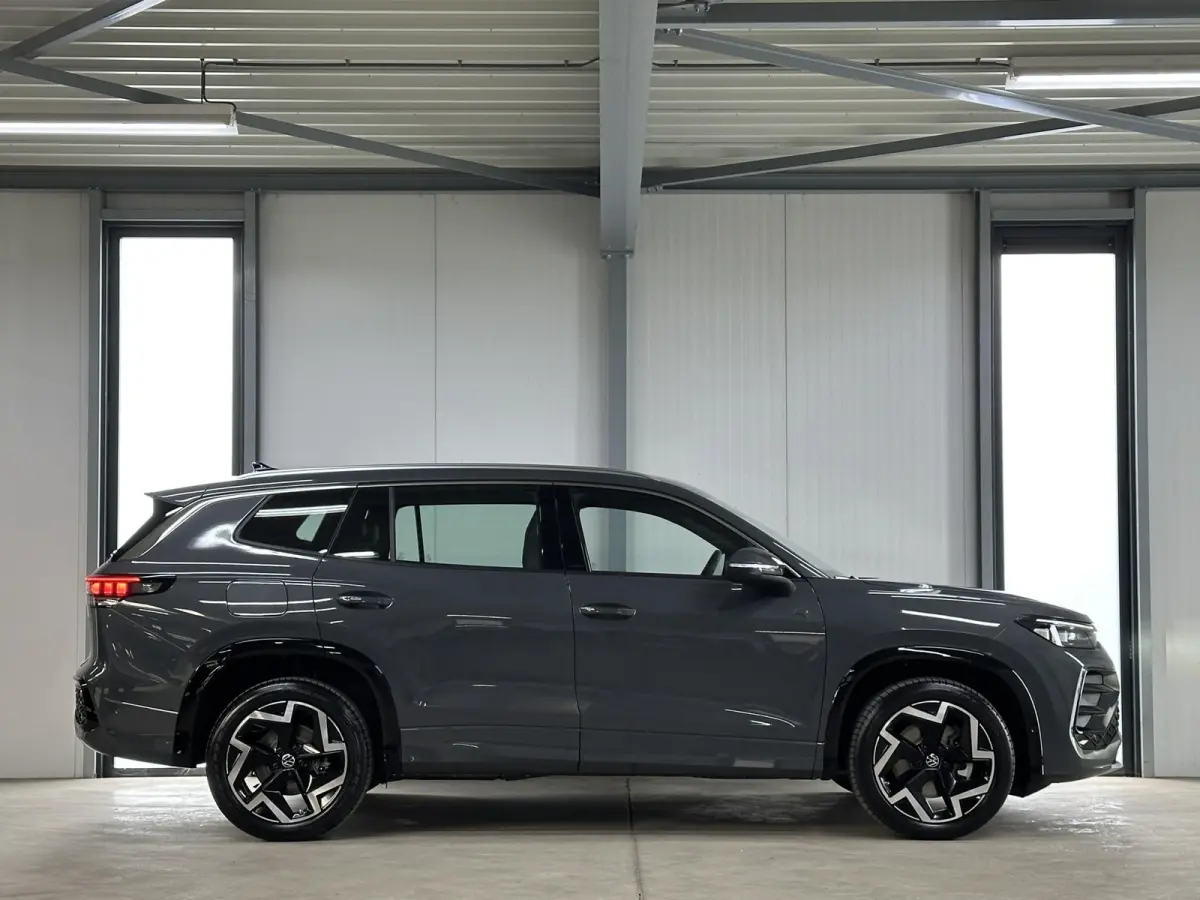 1.5 eHybrid R-Line | Trekhaak-pakket | Navigatie-pakket | Stoel- & stuurverwarming