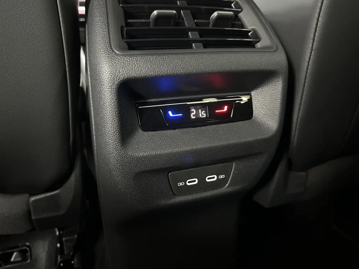 1.5 eHybrid R-Line | Trekhaak-pakket | Navigatie-pakket | Stoel- & stuurverwarming