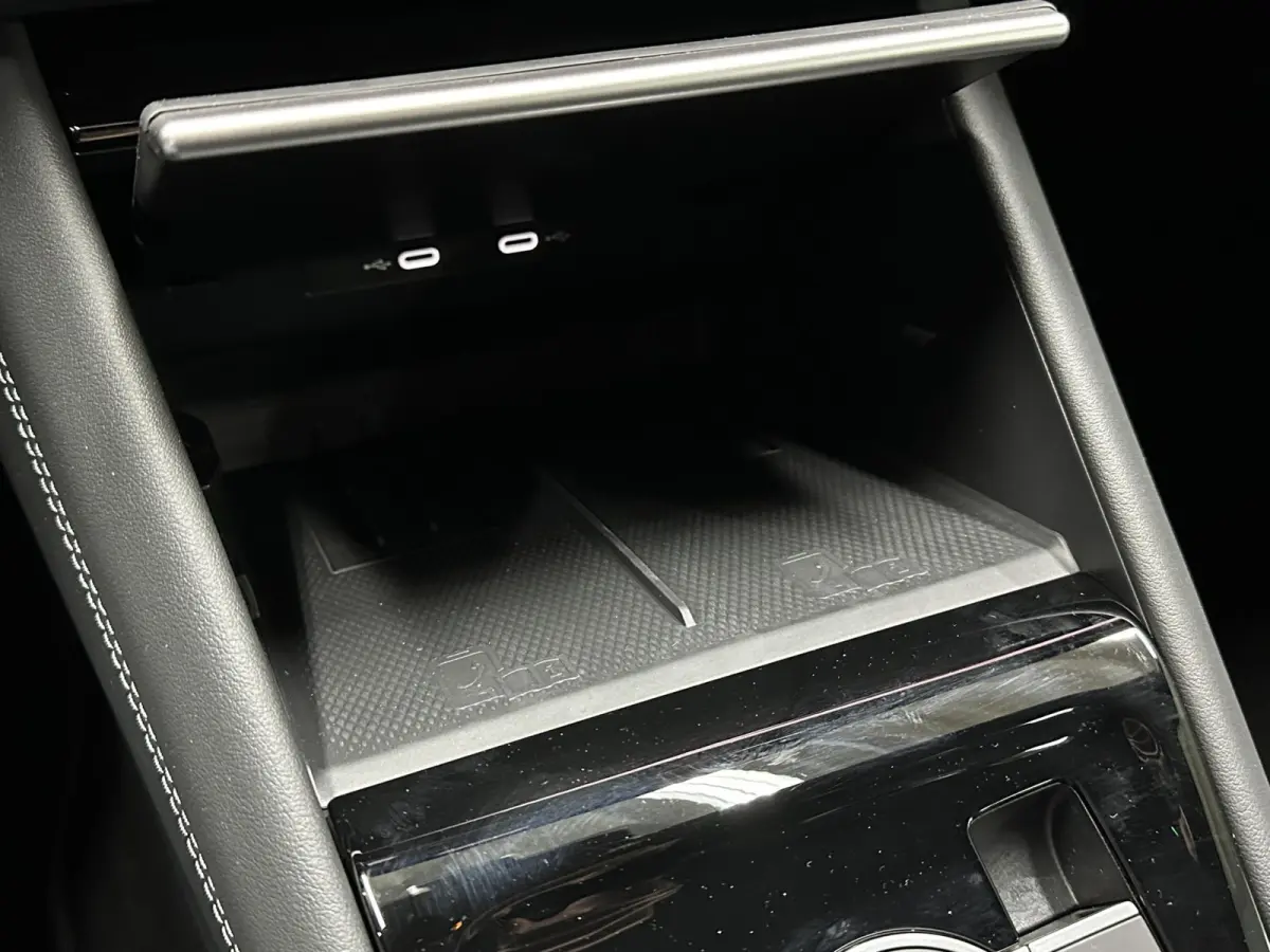 1.5 eHybrid R-Line | Trekhaak-pakket | Navigatie-pakket | Stoel- & stuurverwarming