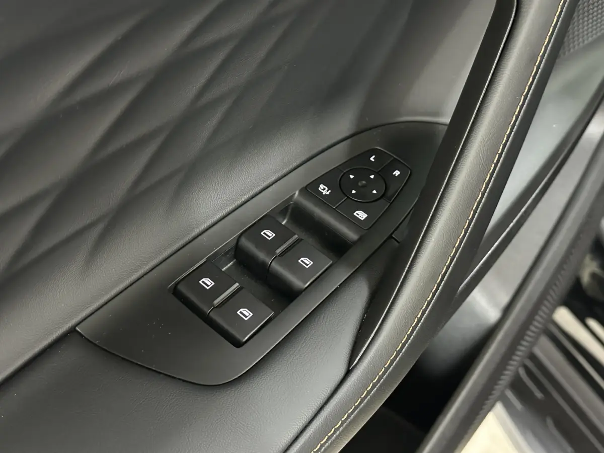 1.5 Luxury | Leder | Apple Carplay/Android Auto |