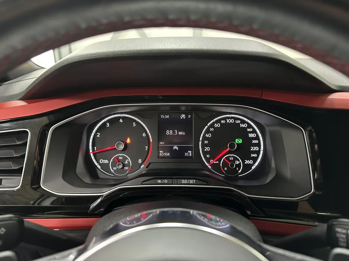 2.0 TSI GTI 200pk | BeatsAudio | Stoelverwarming | Groot scherm | Apple carplay | PDC voor & achter |