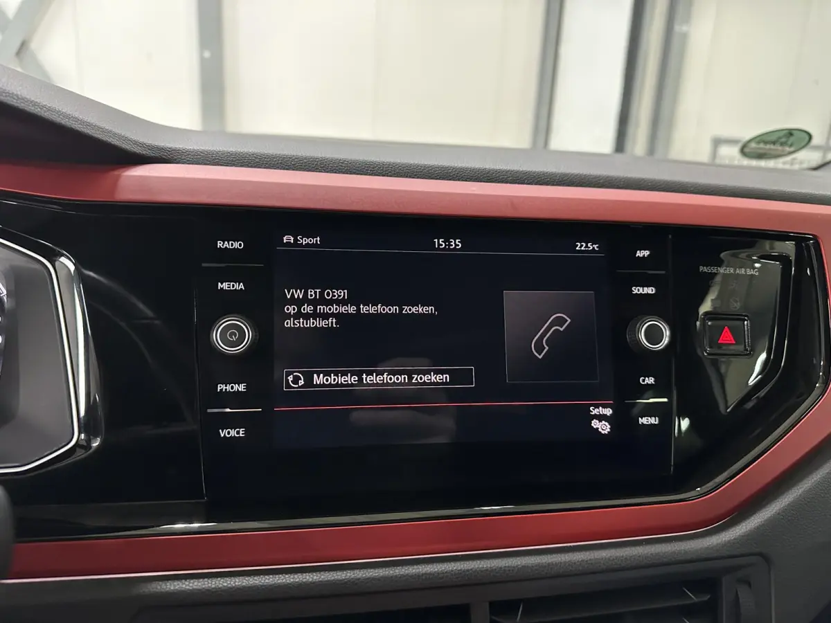 2.0 TSI GTI 200pk | BeatsAudio | Stoelverwarming | Groot scherm | Apple carplay | PDC voor & achter |