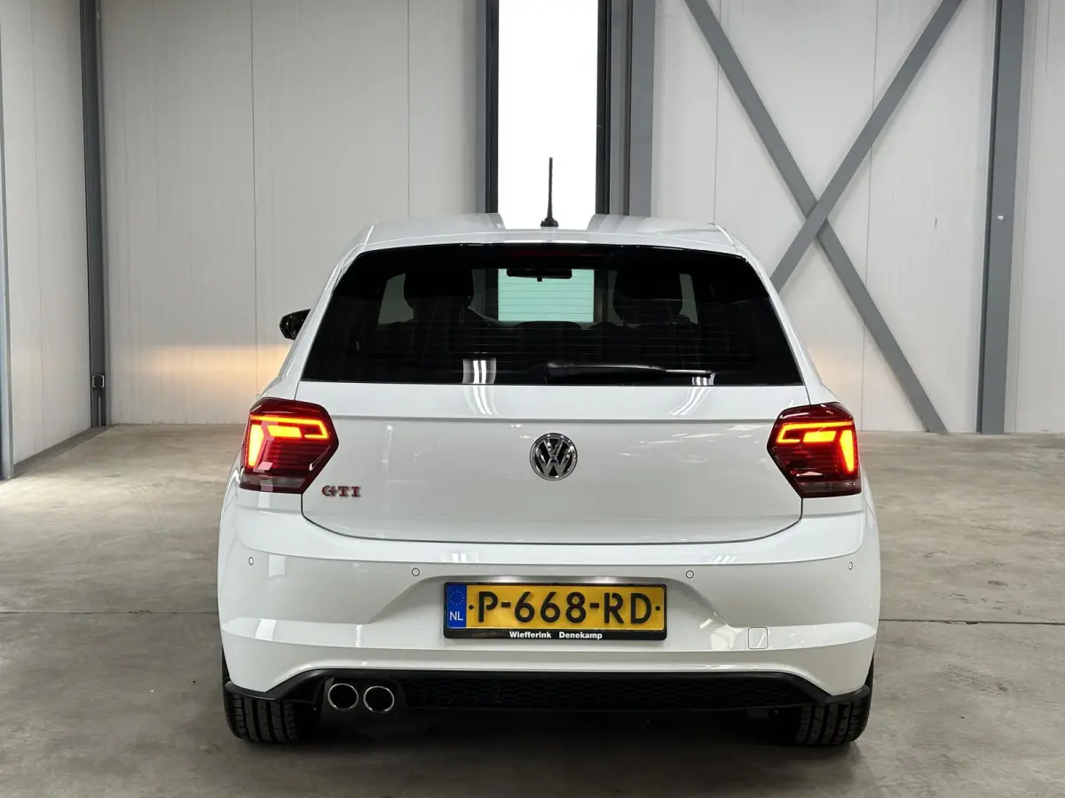 2.0 TSI GTI 200pk | BeatsAudio | Stoelverwarming | Groot scherm | Apple carplay | PDC voor & achter |