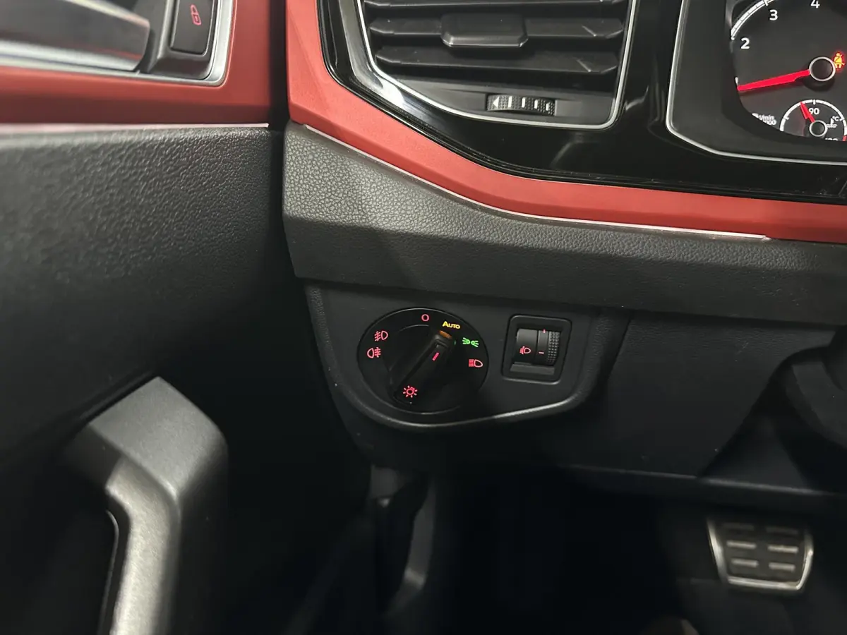 2.0 TSI GTI 200pk | BeatsAudio | Stoelverwarming | Groot scherm | Apple carplay | PDC voor & achter |
