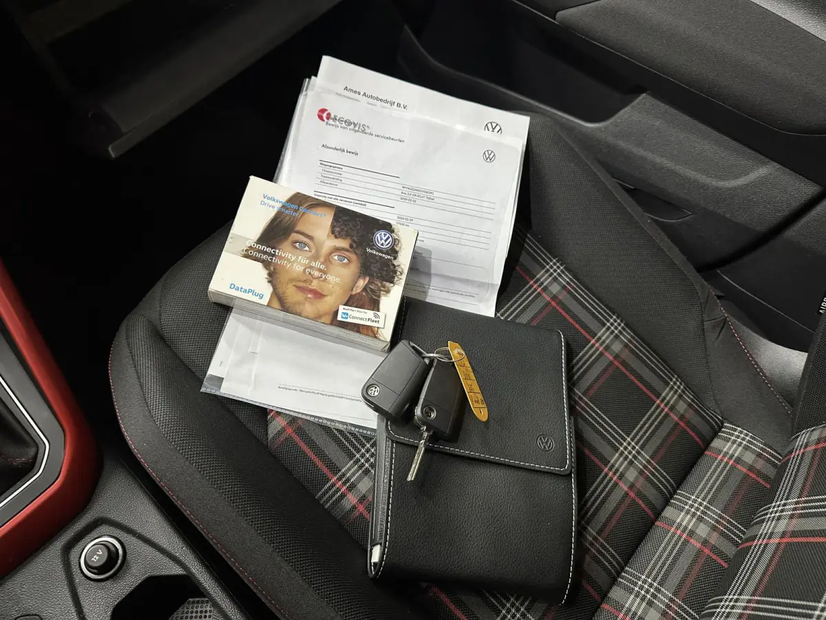 2.0 TSI GTI 200pk | BeatsAudio | Stoelverwarming | Groot scherm | Apple carplay | PDC voor & achter |