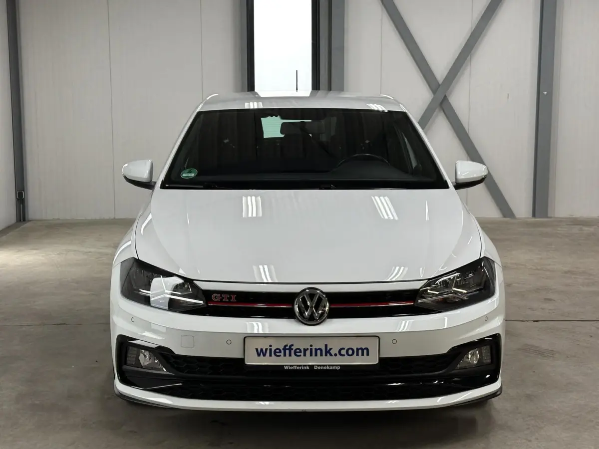 2.0 TSI GTI 200pk | BeatsAudio | Stoelverwarming | Groot scherm | Apple carplay | PDC voor & achter |