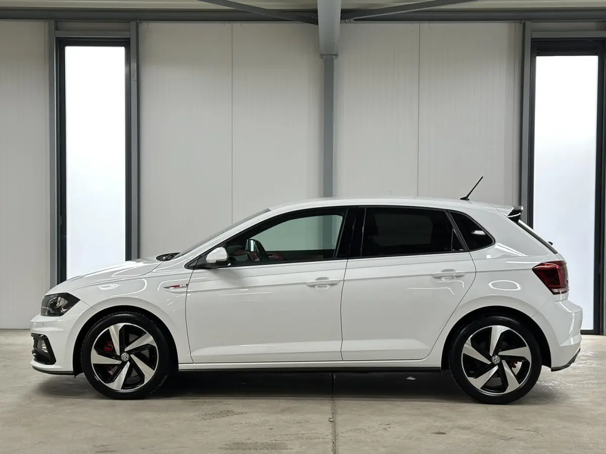 2.0 TSI GTI 200pk | BeatsAudio | Stoelverwarming | Groot scherm | Apple carplay | PDC voor & achter |
