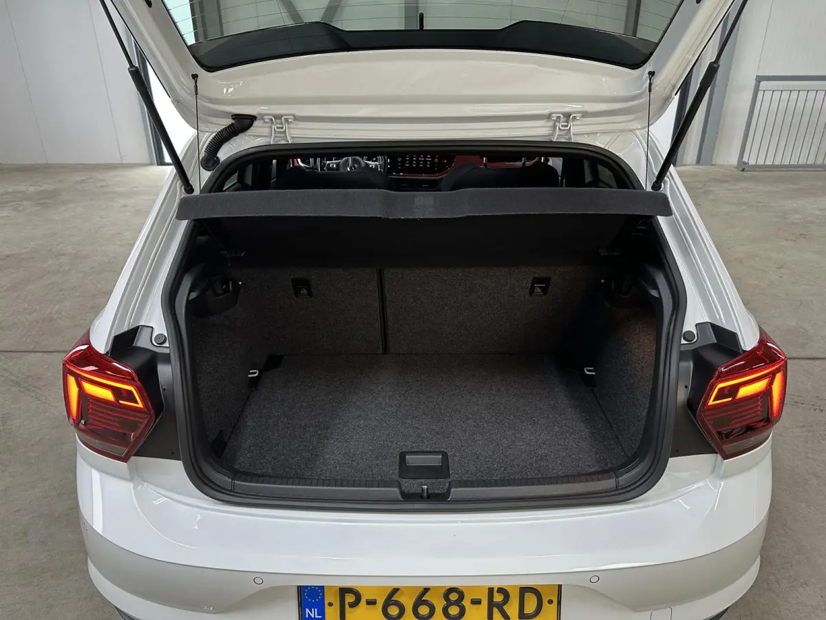 2.0 TSI GTI 200pk | BeatsAudio | Stoelverwarming | Groot scherm | Apple carplay | PDC voor & achter |
