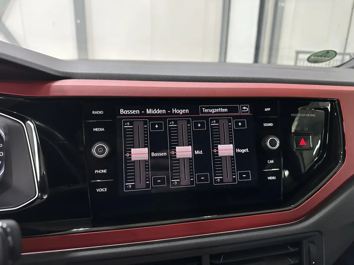 2.0 TSI GTI 200pk | BeatsAudio | Stoelverwarming | Groot scherm | Apple carplay | PDC voor & achter |